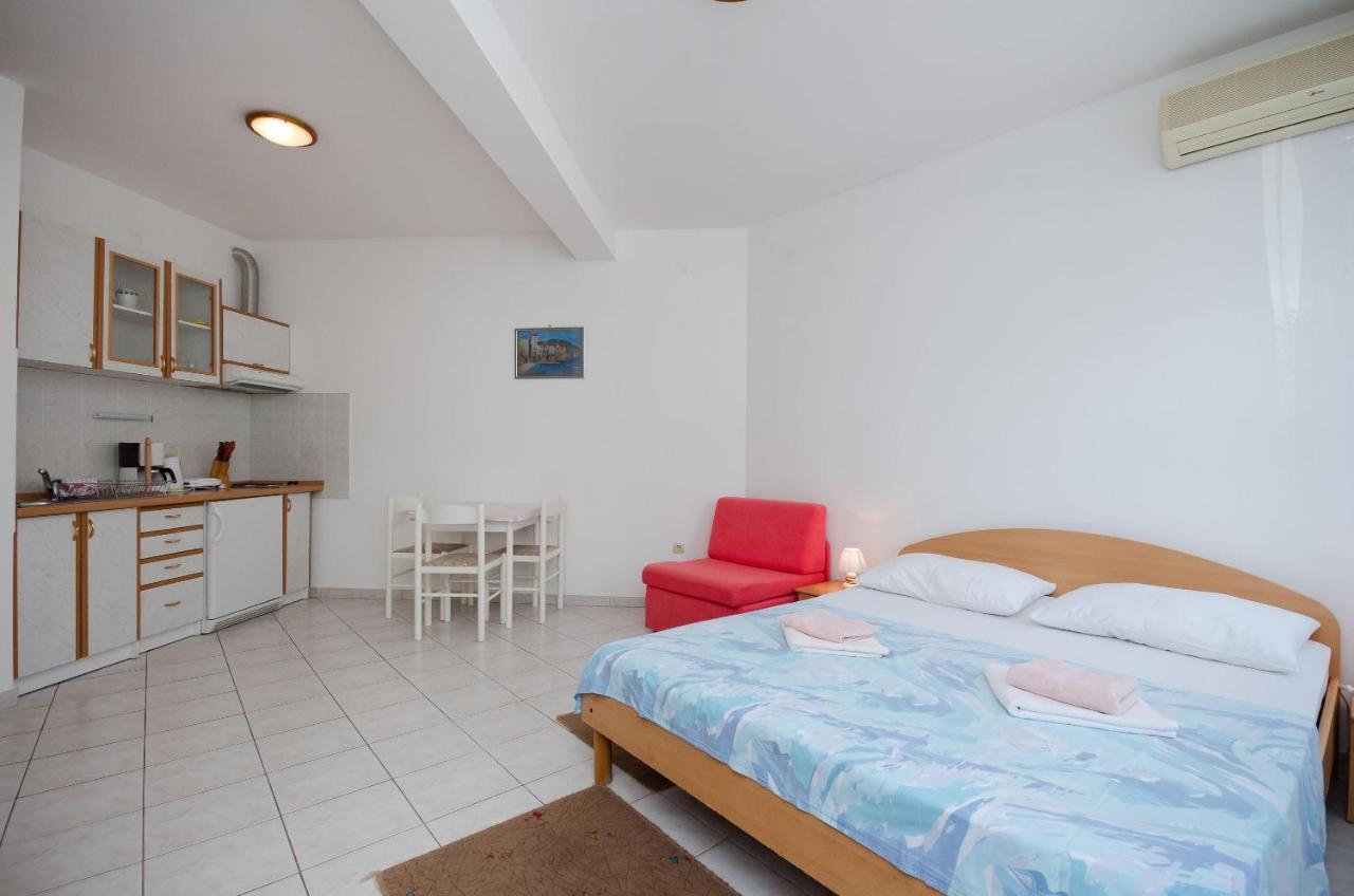 Apartments Branimir ノヴィ・ヴィノドロスキー エクステリア 写真